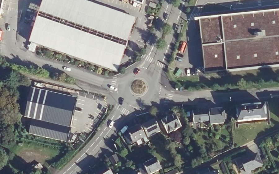 Vue aérienne du Rond-point anonyme n°163757951