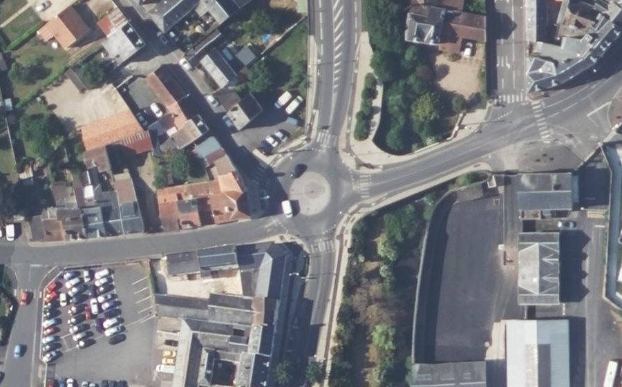 Vue aérienne du Rond-point anonyme n°163761413