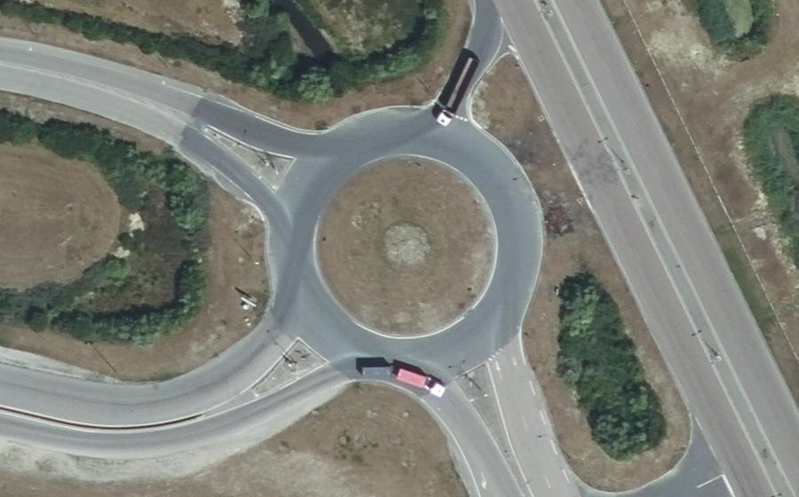 Vue aérienne du Rond-point anonyme n°163835886
