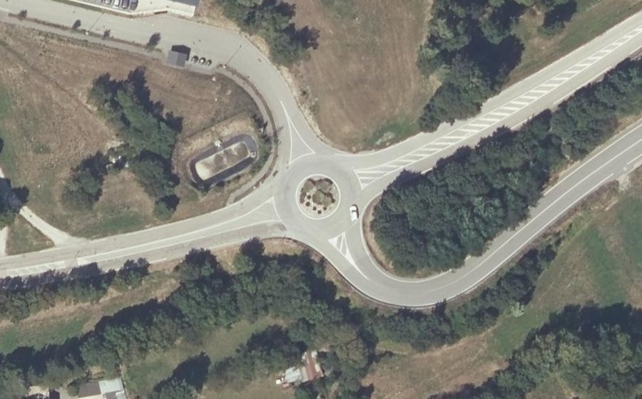 Vue aérienne du Rond-point anonyme n°163836832