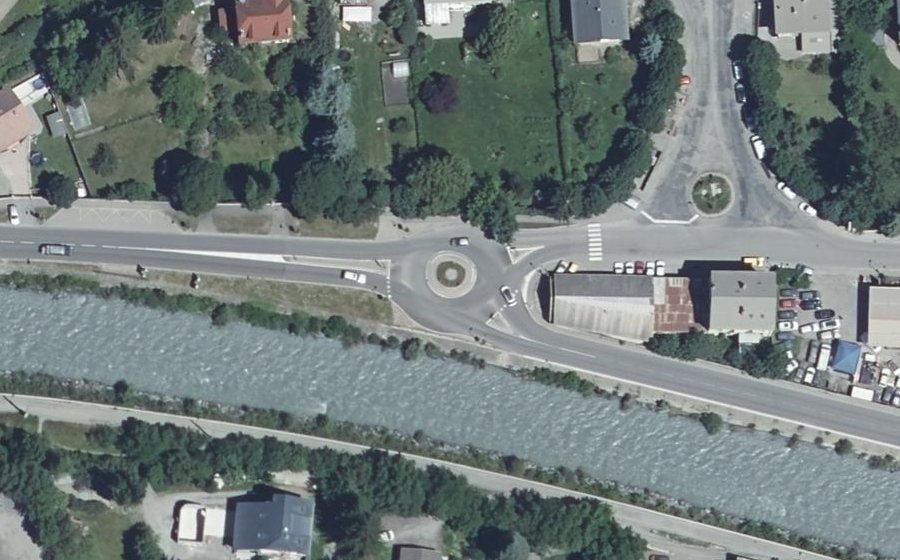 Vue aérienne du Rond-point anonyme n°163906649