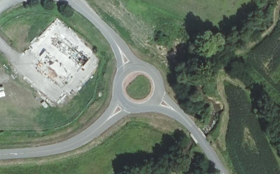 Vue aérienne du Rond-point anonyme n°163917059
