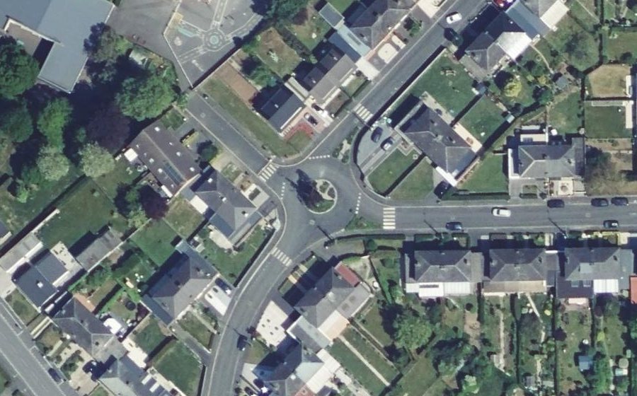 Vue aérienne du Rond-point anonyme n°163930911