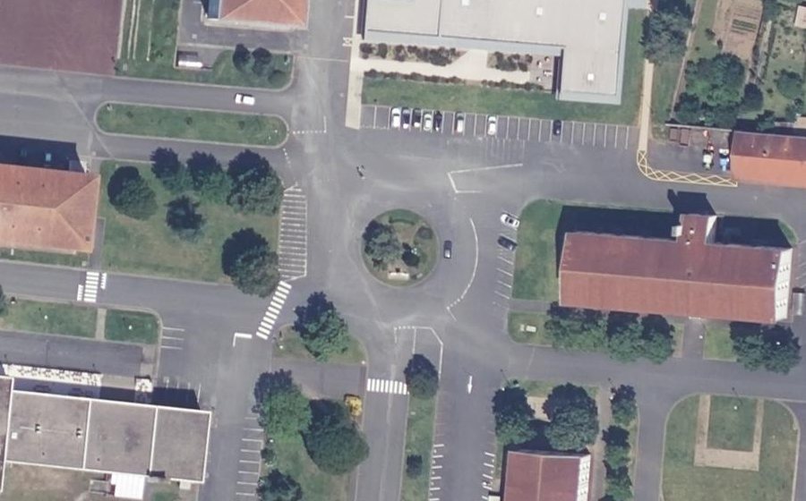 Vue aérienne du Rond-point anonyme n°163974008