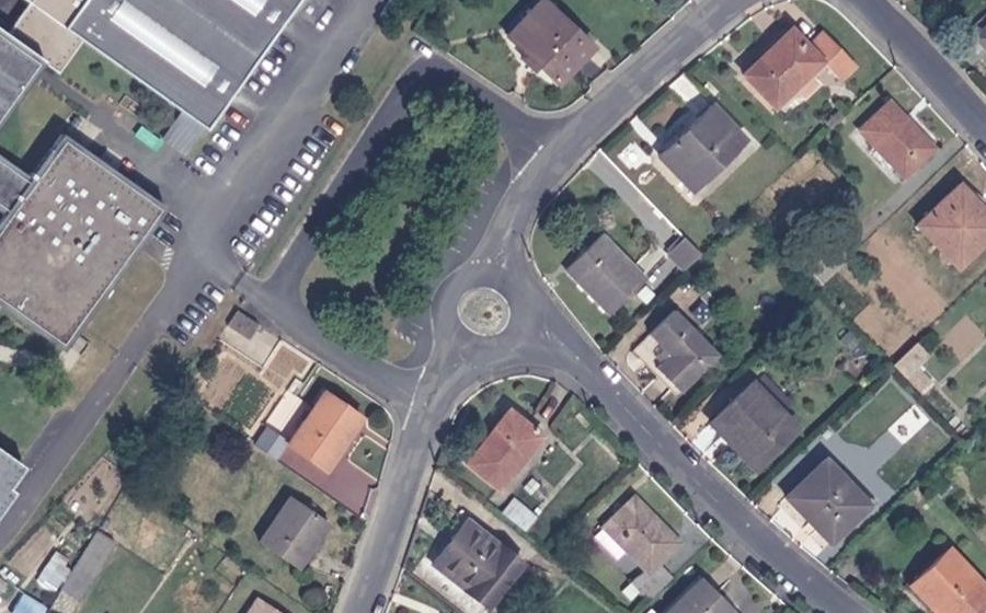Vue aérienne du Rond-point anonyme n°163974018