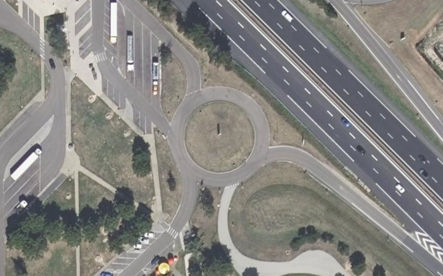 Vue aérienne du Rond-point anonyme n°16398060
