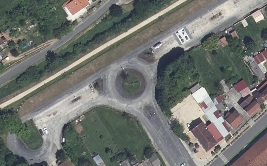 Vue aérienne du Rond-point anonyme n°163991119