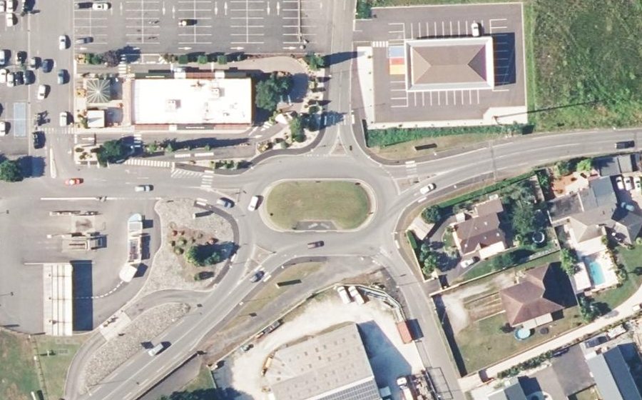 Vue aérienne du Rond-point anonyme n°164014390