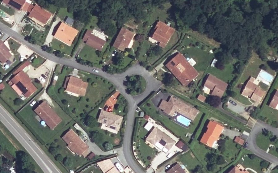 Vue aérienne du Rond-point anonyme n°164081885