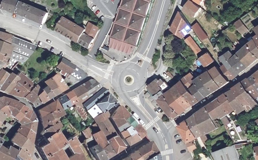 Vue aérienne du Rond-point anonyme n°164153968