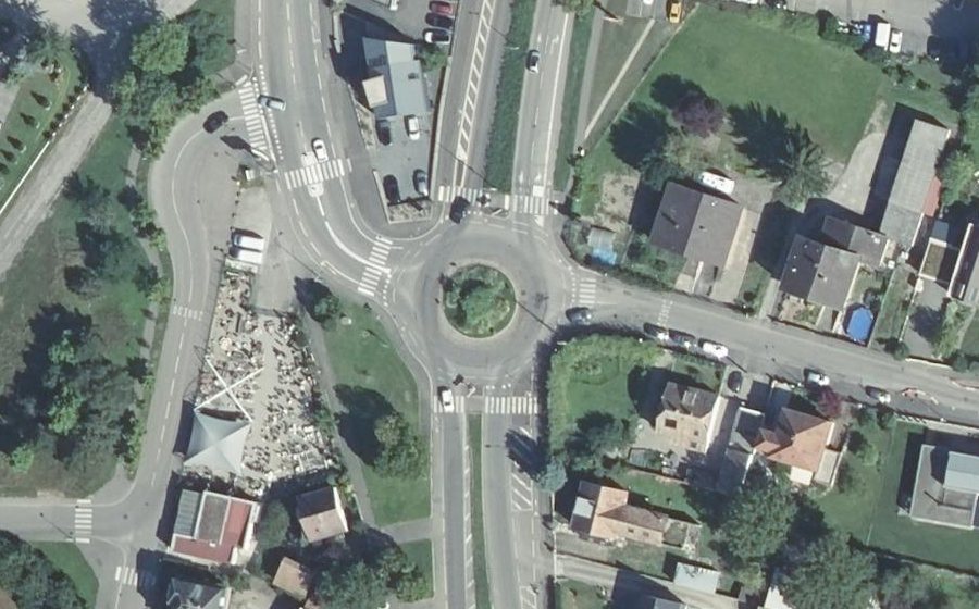 Vue aérienne du Rond-point anonyme n°16420112