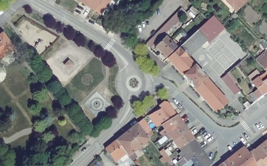 Vue aérienne du Rond-point anonyme n°16420124