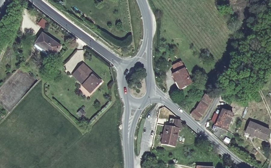 Vue aérienne du Rond-point anonyme n°164343961