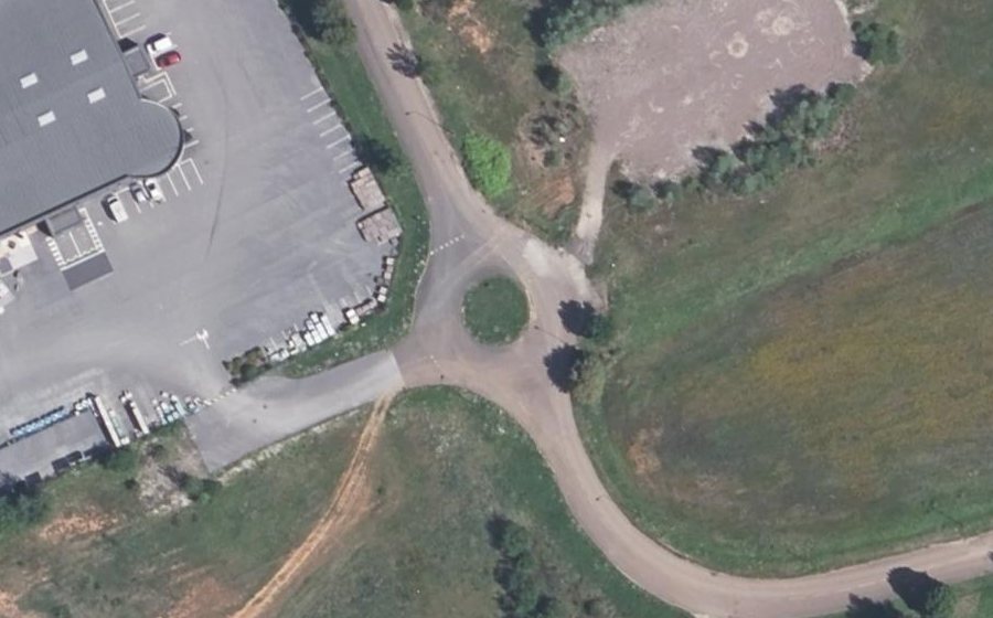 Vue aérienne du Rond-point anonyme n°164380354