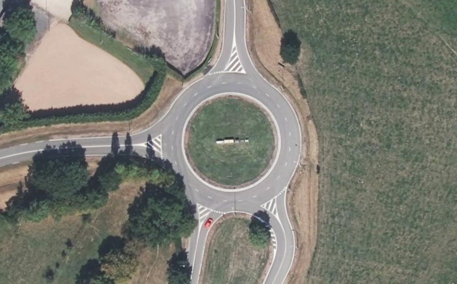 Vue aérienne du Rond-point anonyme n°164421212