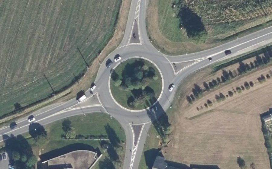 Vue aérienne du Rond-point anonyme n°164427587