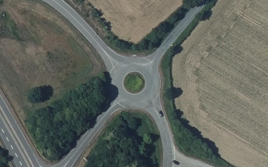 Vue aérienne du Rond-point anonyme n°164434276