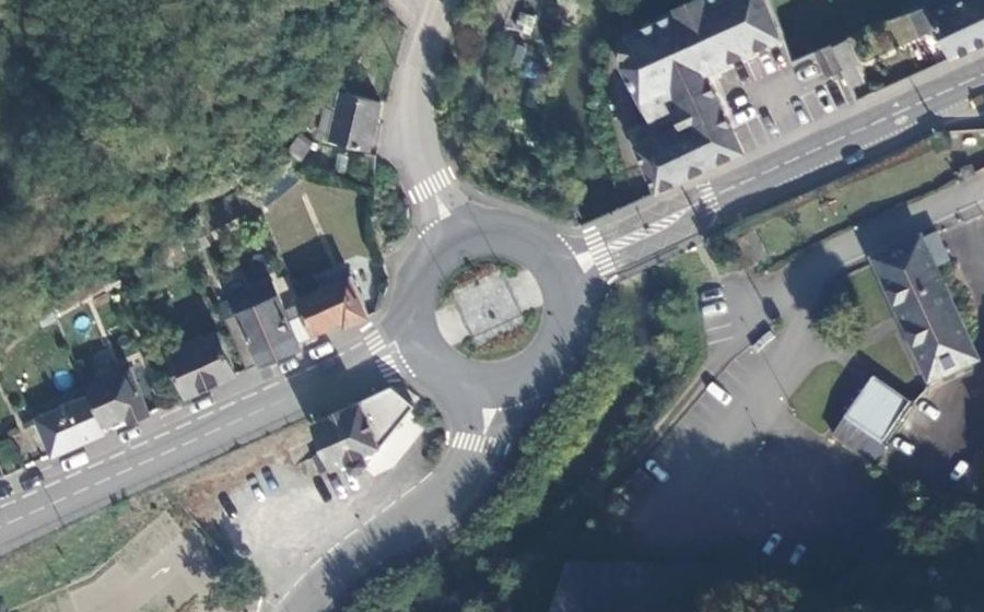 Vue aérienne du Rond-point anonyme n°164447204