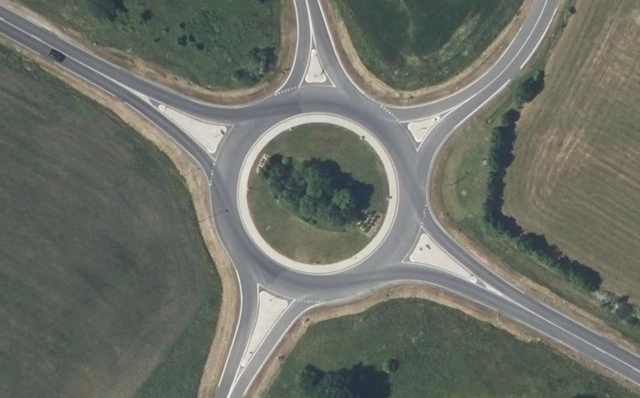 Vue aérienne du Rond-point anonyme n°164447742