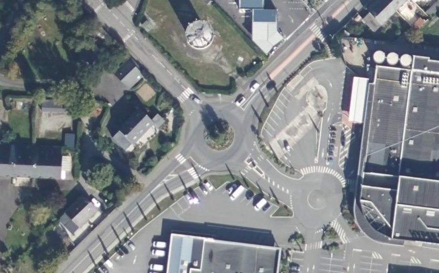 Vue aérienne du Rond-point anonyme n°164450363