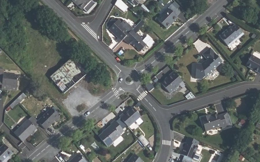 Vue aérienne du Rond-point anonyme n°164490727