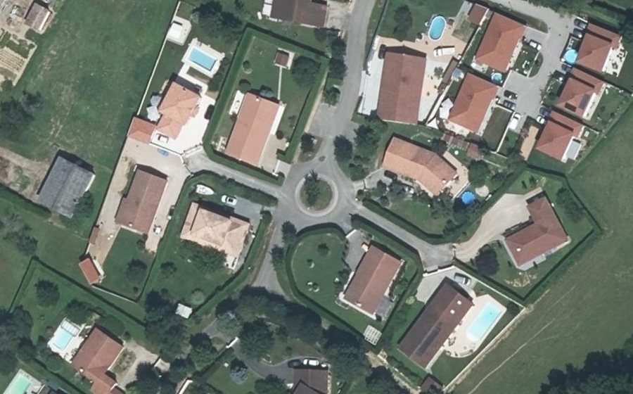 Vue aérienne du Rond-point anonyme n°164582223