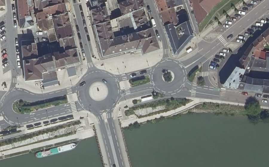 Vue aérienne du Rond-point anonyme n°164600272