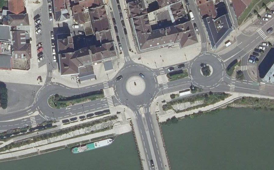 Vue aérienne du Rond-point anonyme n°164600275