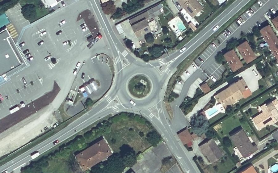 Vue aérienne du Rond-point anonyme n°164618666