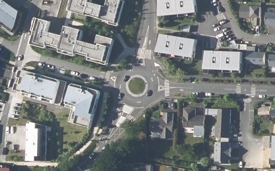 Vue aérienne du Rond-point anonyme n°164670903
