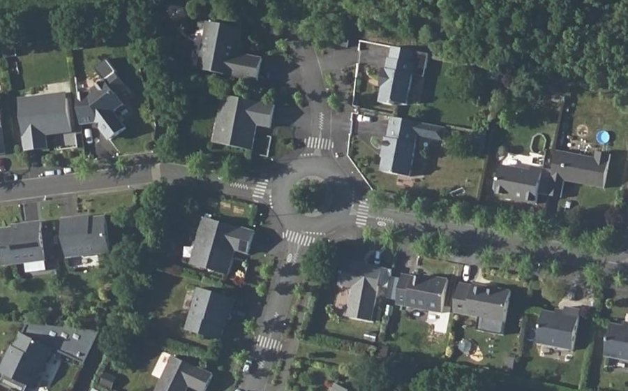 Vue aérienne du Rond-point anonyme n°164671020