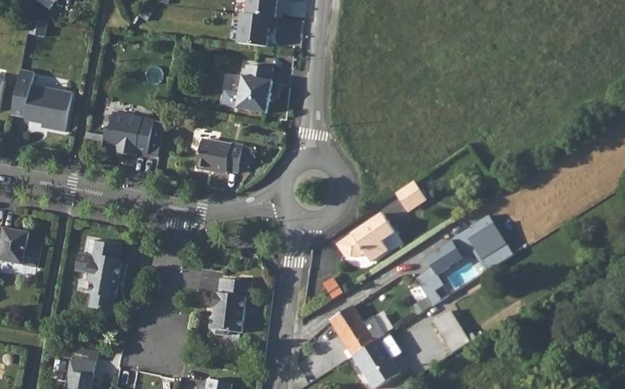 Vue aérienne du Rond-point anonyme n°164671856