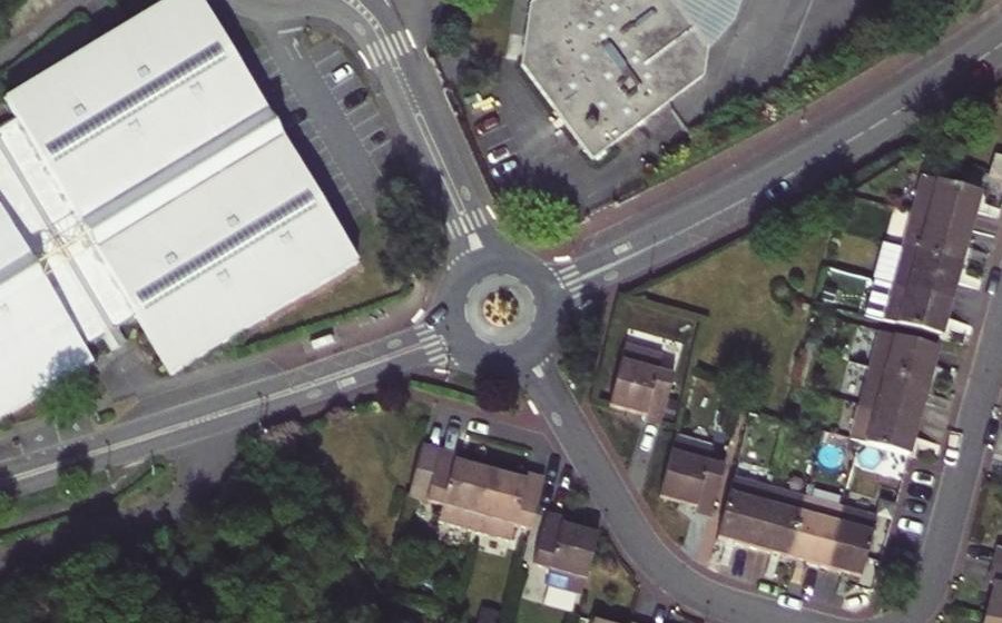 Vue aérienne du Rond-point anonyme n°164688339
