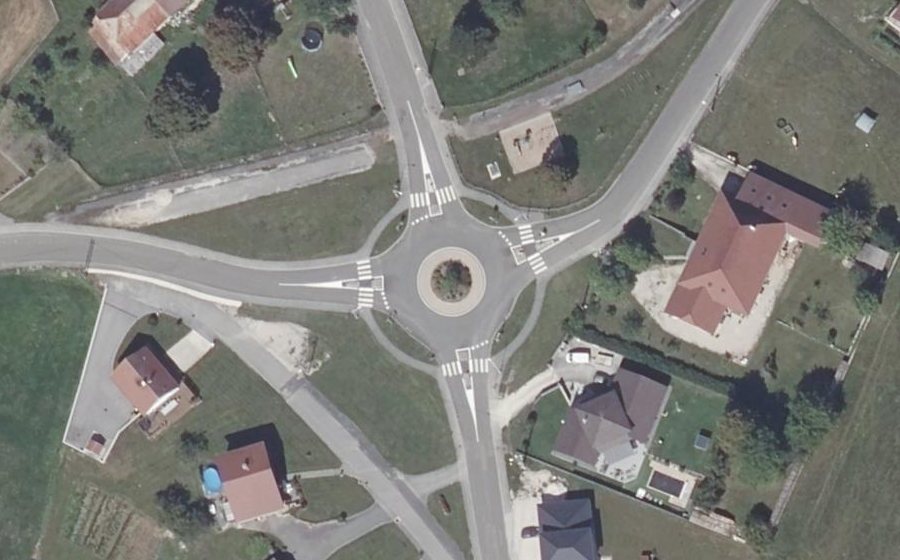 Vue aérienne du Rond-point anonyme n°164722118