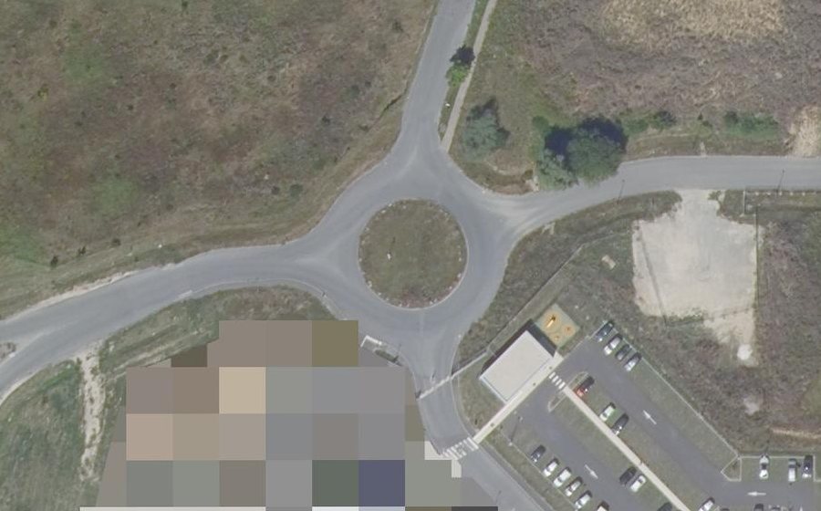 Vue aérienne du Rond-point anonyme n°164758662