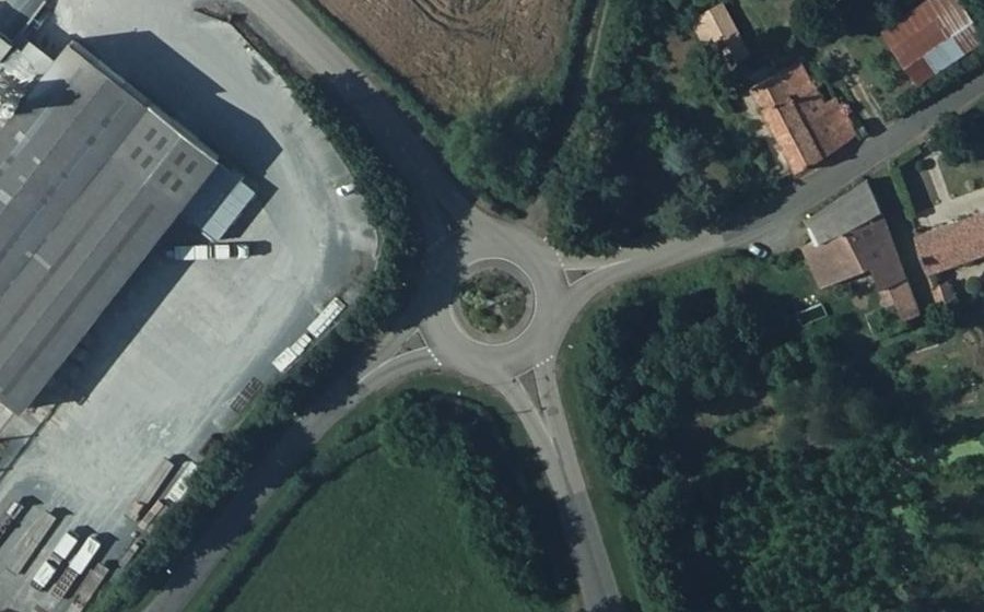 Vue aérienne du Rond-point anonyme n°164760800