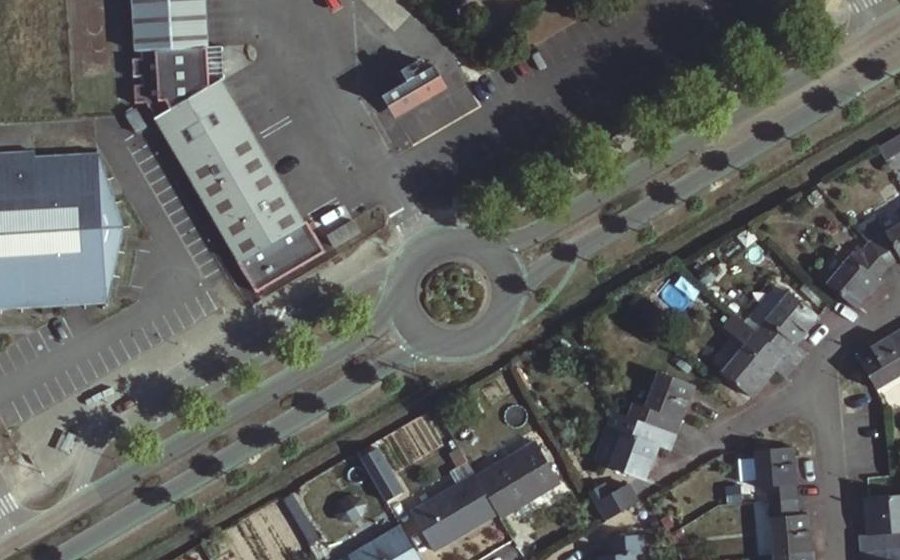 Vue aérienne du Rond-point anonyme n°164763553