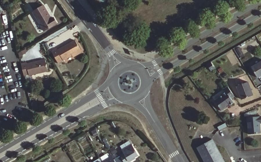 Vue aérienne du Rond-point anonyme n°164763559