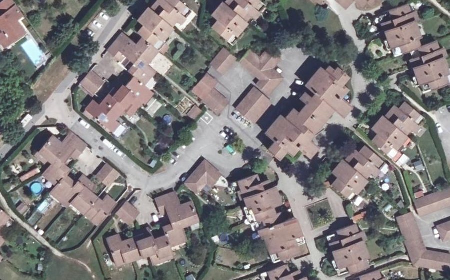 Vue aérienne du Rond-point anonyme n°164855318