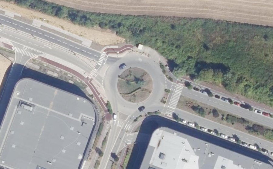 Vue aérienne du Rond-point anonyme n°164872183