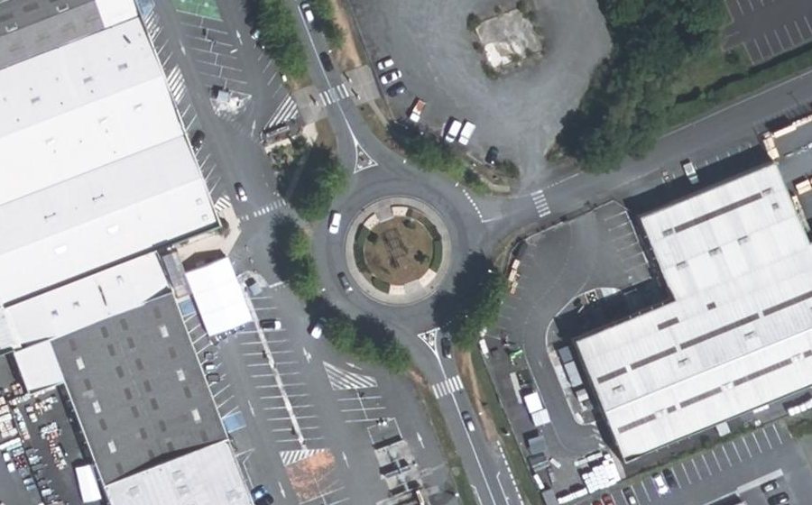 Vue aérienne du Rond-point anonyme n°164966649