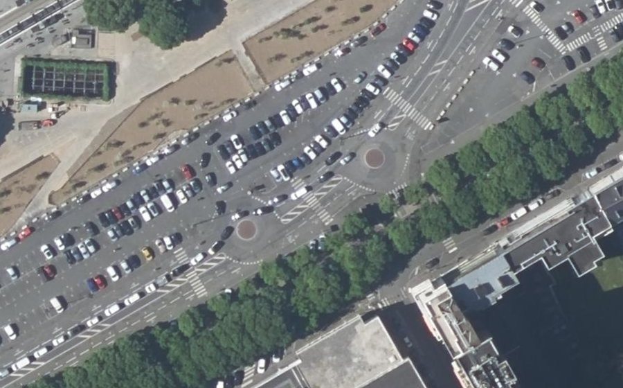 Vue aérienne du Rond-point anonyme n°164977149
