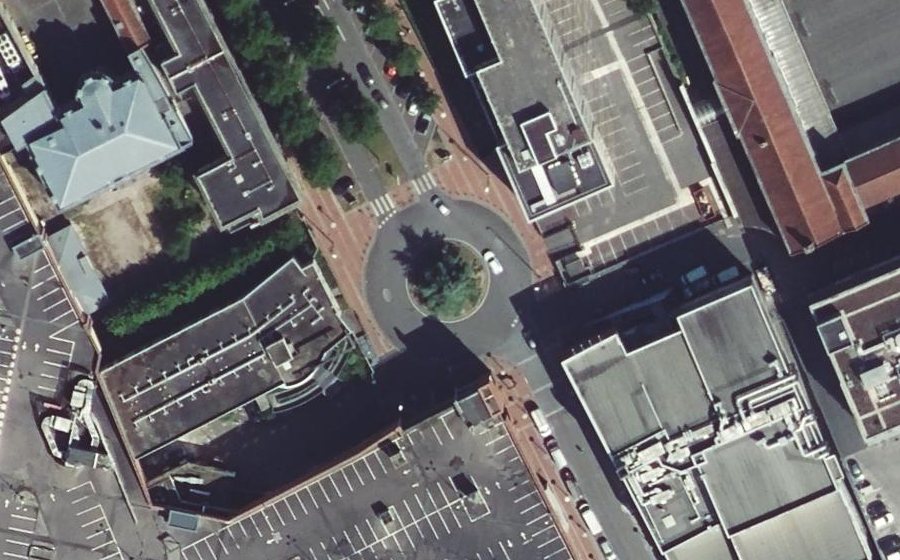 Vue aérienne du Rond-point anonyme n°165032272