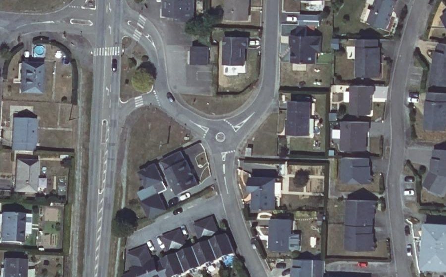Vue aérienne du Rond-point anonyme n°165209219