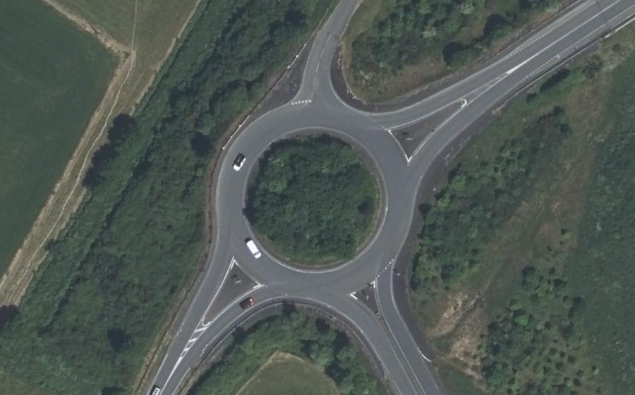 Vue aérienne du Rond-point anonyme n°165325616