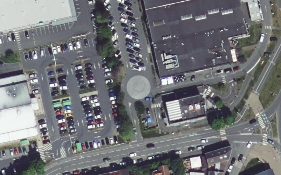 Vue aérienne du Rond-point anonyme n°165486586