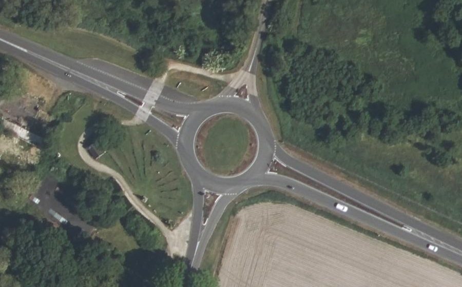 Vue aérienne du Rond-point anonyme n°165517162