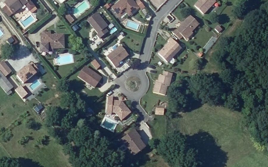 Vue aérienne du Rond-point anonyme n°165517895