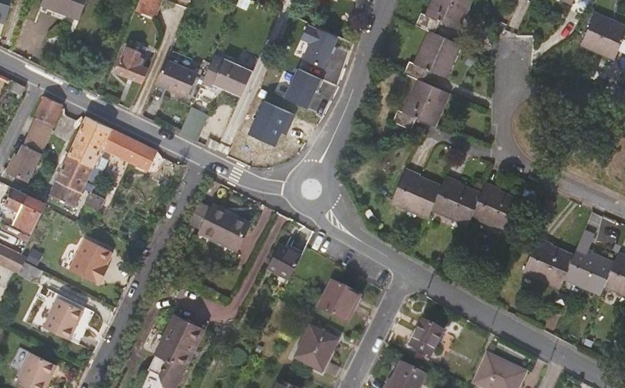 Vue aérienne du Rond-point anonyme n°165573543