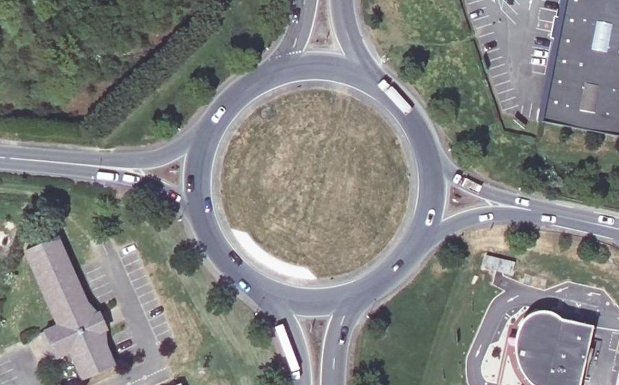 Vue aérienne du Rond-point anonyme n°16557724